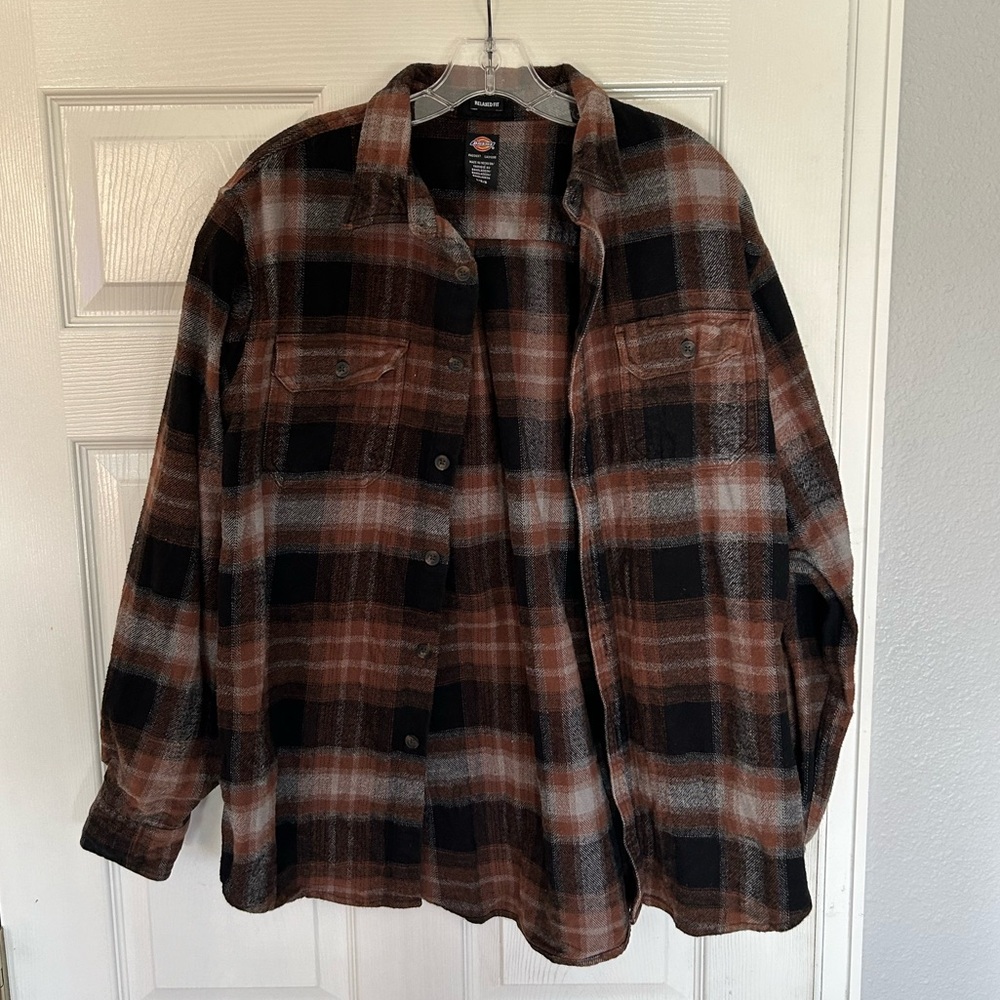 Dickies Button-Up Flannel Shirt Size: Large